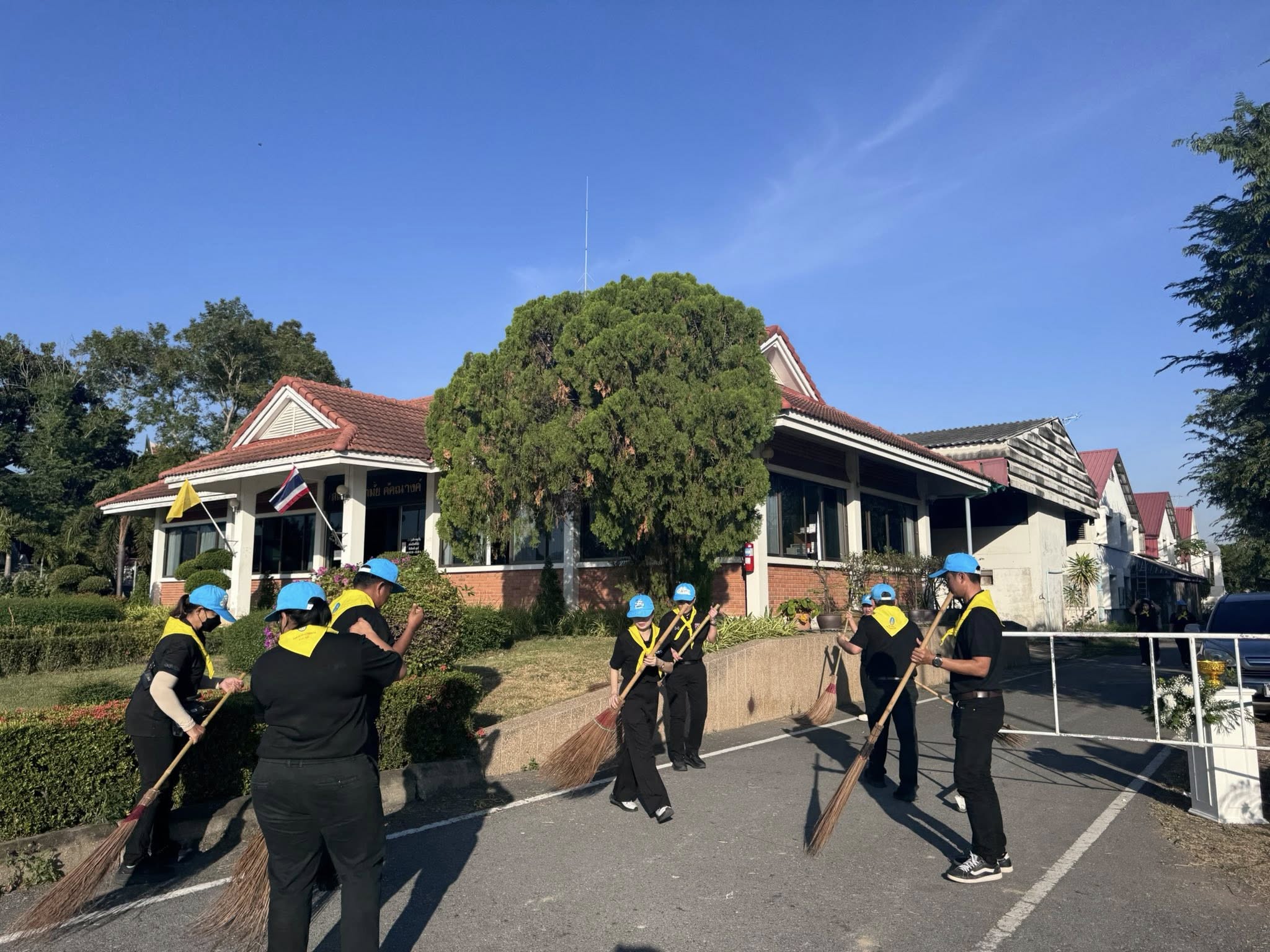 title - ส.ป.ก.อ่างทอง เข้าร่วมโครงการจิตอาสาพัฒนา กระทรวงเกษตรและสหกรณ์ “เราทำความดี ด้วยหัวใจ” เนื่องในโอกาสวันคล้ายวันพระบรมราชสมภพ พระบาทสมเด็จพระบรมชนกาธิเบศร มหาภูมิพลอดุลยเดชมหาราช บรมนาถบพิตร วันชาติ และวันพ่อแห่งชาติ 5 ธันวาคม 2568